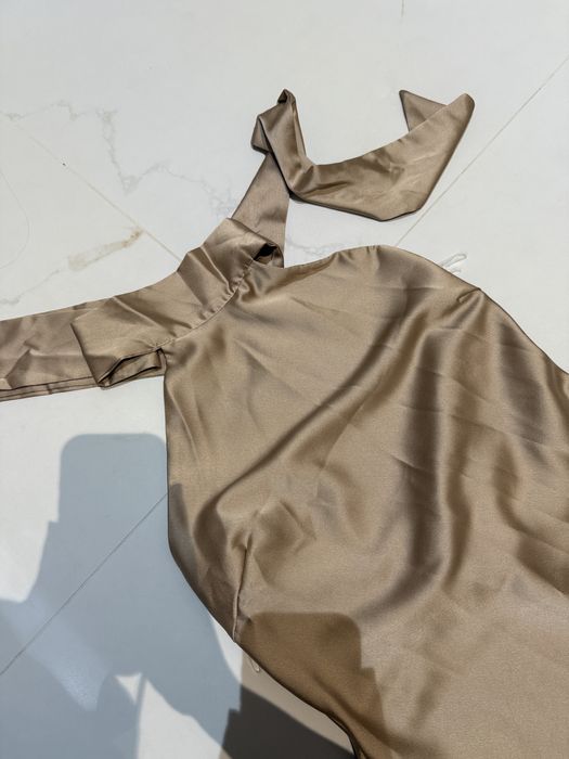 Długa sukienka szampański kolor