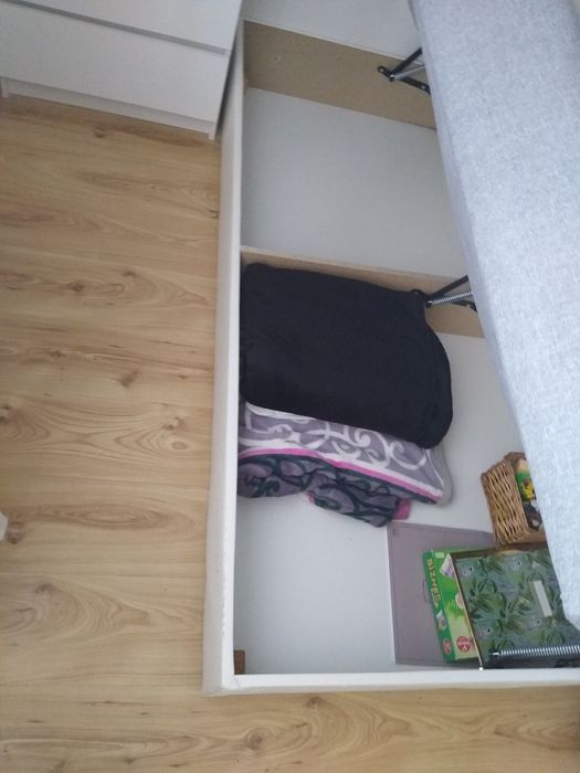 2 tapczany jednoosobowe z miejscem do przechowywania