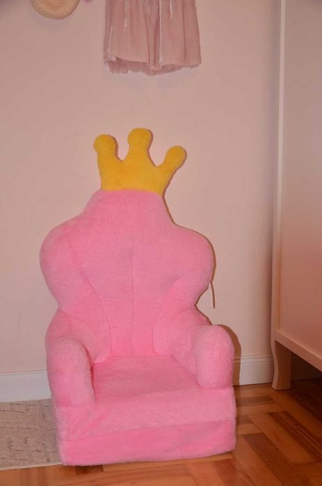 Pluszowy fotel dla dziecka tron