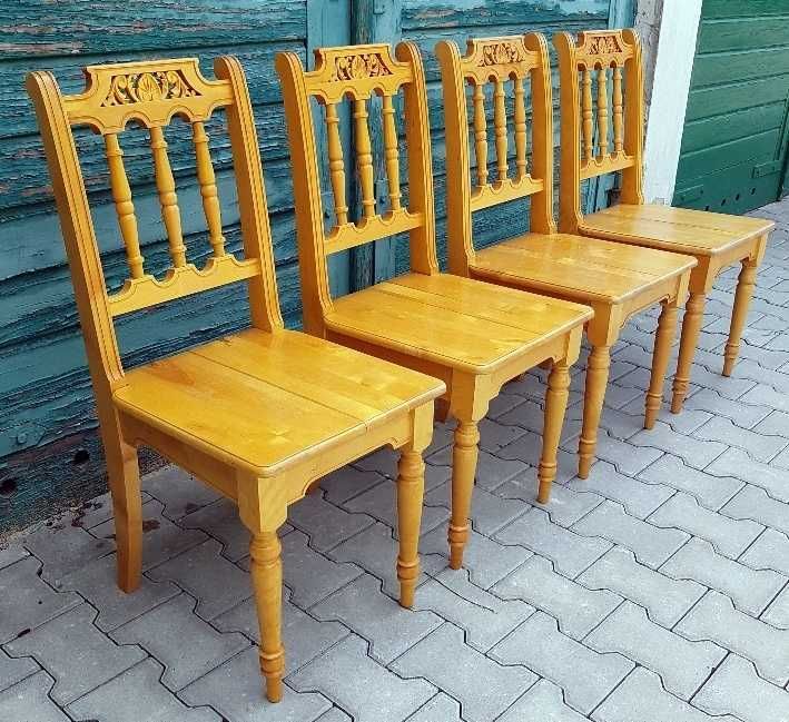 Stoł z 4 krzeslami w wiejskim, Zakopiańskim stylu.