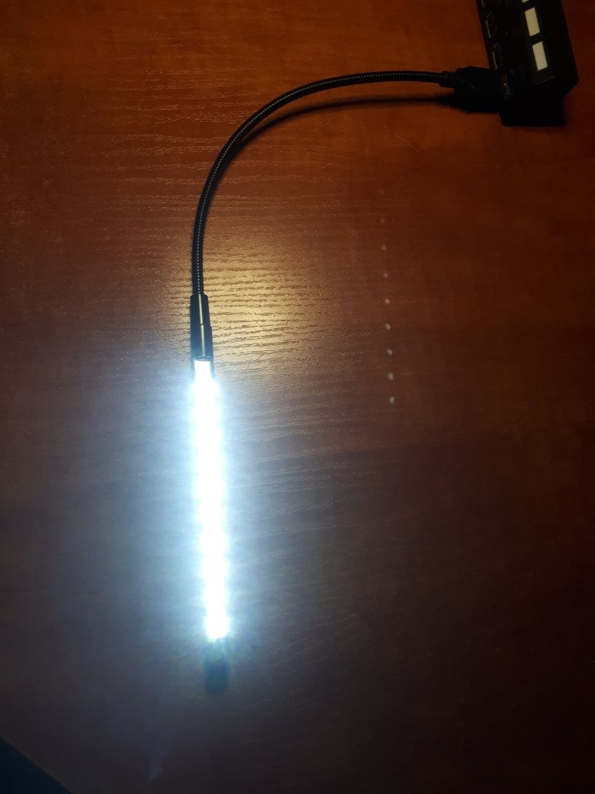 Oświetlenie 10 LED'ów na USB-A na metalowym elastycznym pręcie