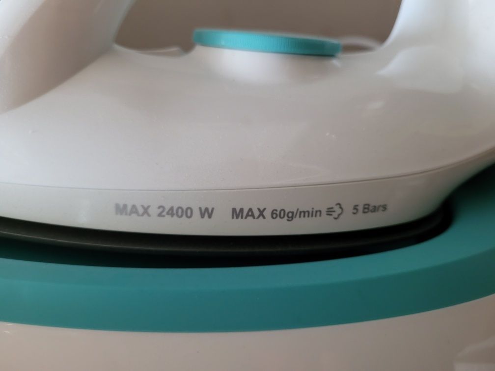Nowe żelazko ze stacją parową 2400w