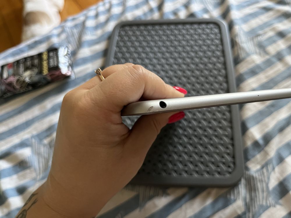 Продам apple iPad ( 5-поколения )