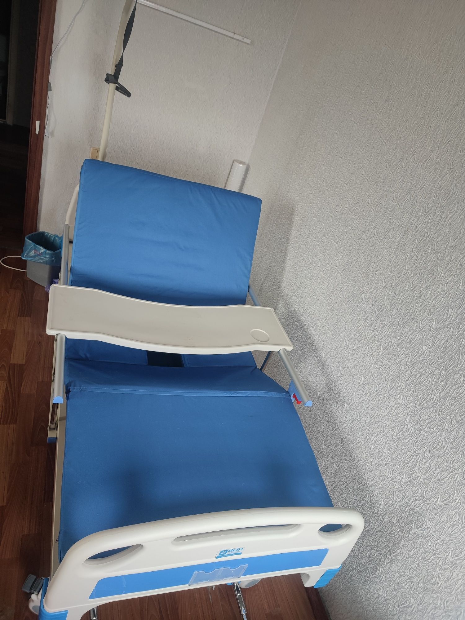 Продам кровать медицинскую МED1 подъем спинки и ног, горшок, столик