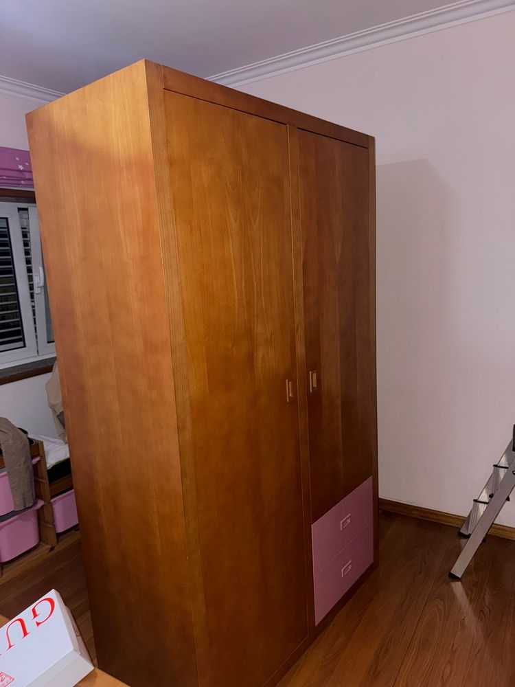 Roupeiro cor de rosa