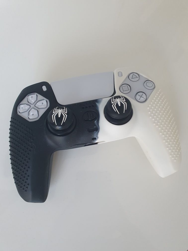 Capa Protetora Preto e Branco para Comando de PS5