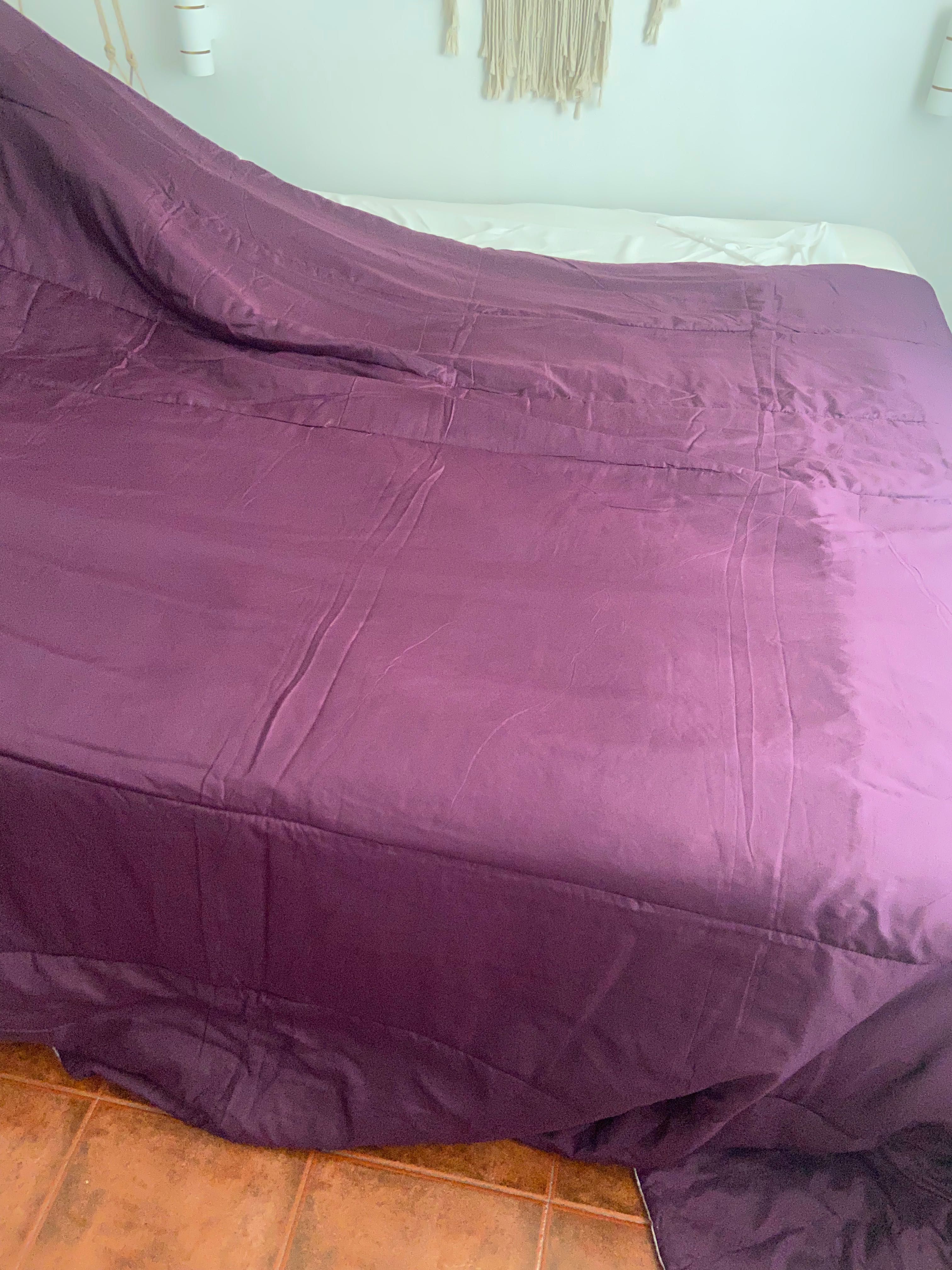 Colcha de cama de casal roxa
