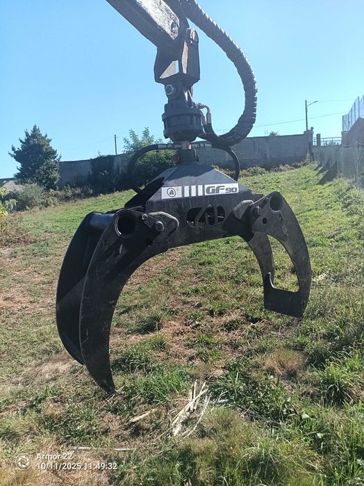 Reboque com grua florestal