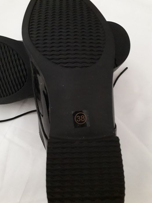 Sapatos vários em bom estado