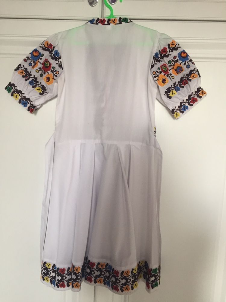 Дуже класне плаття-вишиванка для дівчинки 134