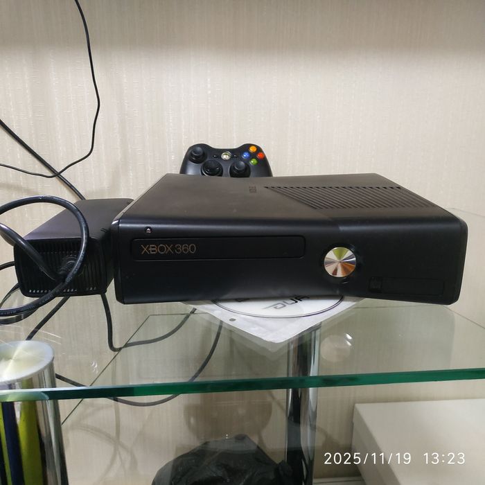 Игровая приставка,консоль XBOX 360
