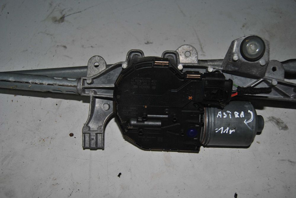 Mechanizm wycieraczek Astra J 2011r