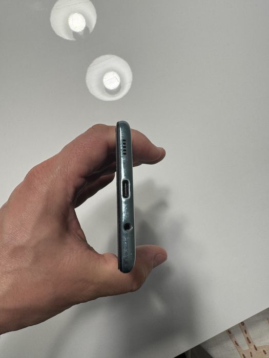 Продам Samsung A71 6/128 в хорошому стані