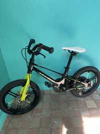 Дитячий велосипед Ardis Shadow 16" чорно-салатовий