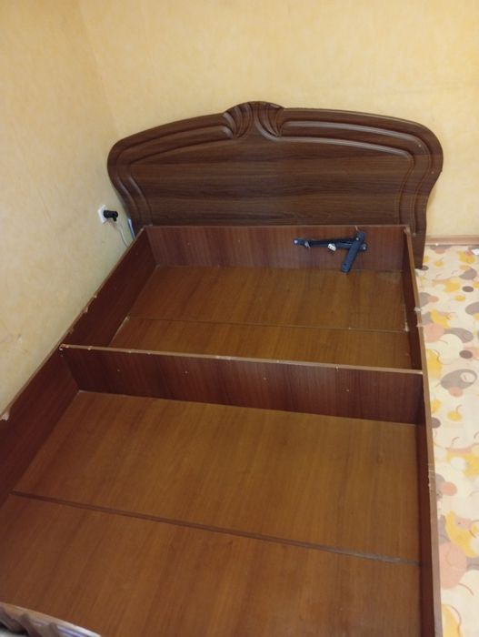 Ліжко без матрасу