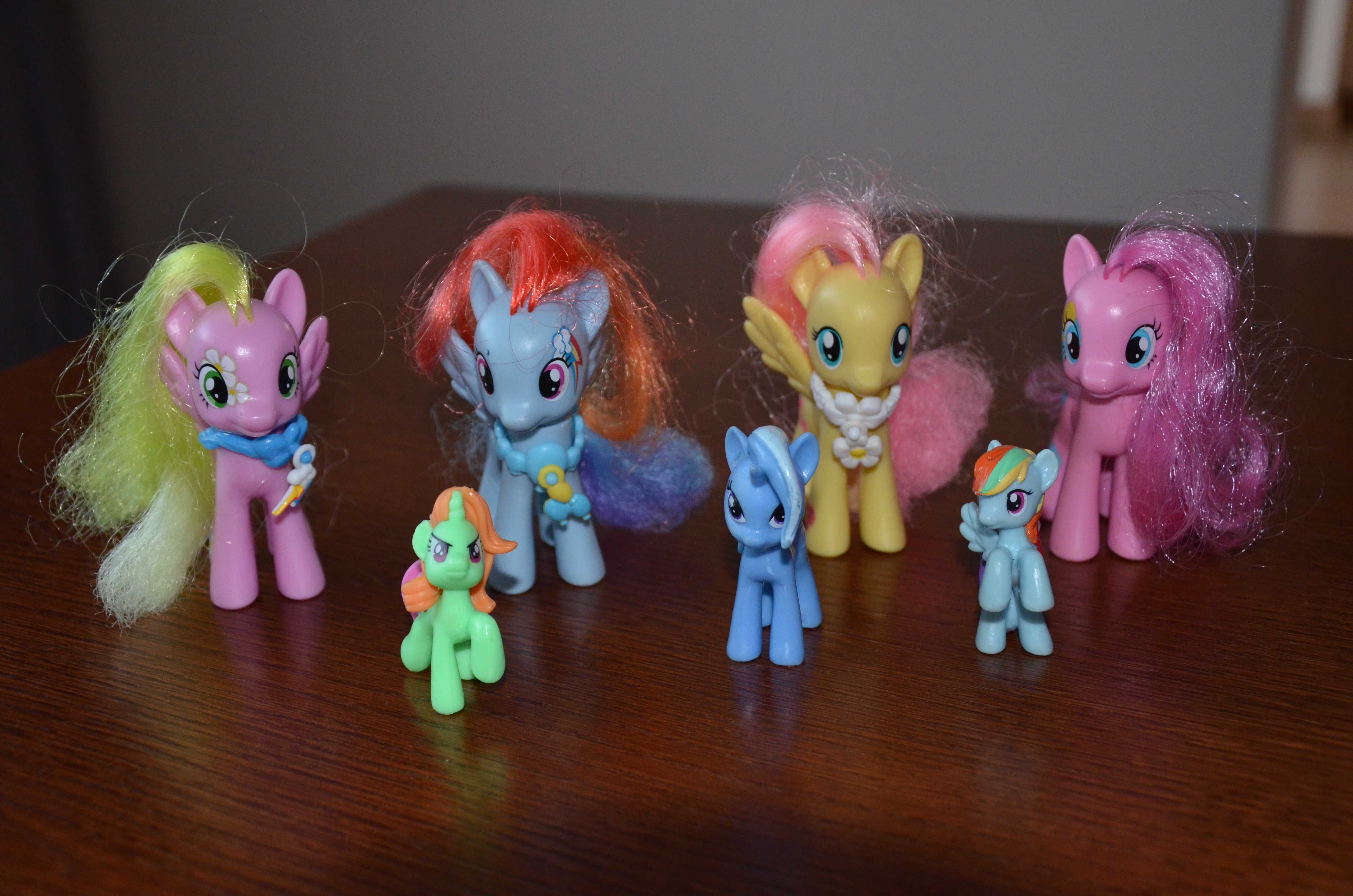 Super zestaw My Little Pony = książka + puzzle + figurki + maskotka