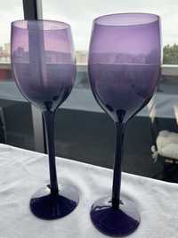 17 copos de vinho roxos