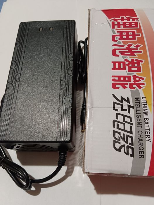 Зарядное ,Электровелосипед. 48V 54.6V 5.0 ампер.