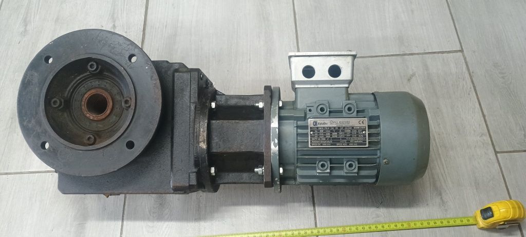 Przekładnia reduktor 140/min silnik 0,55kW motoreduktor