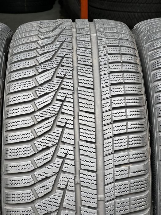 Шины зимние 245/45/R17 Hankook Winter IceptEvo2