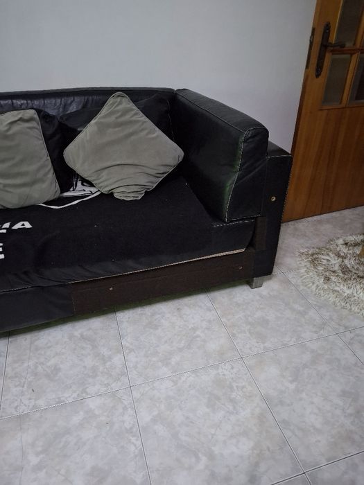 Sofá chaiselong preto dá pra separar