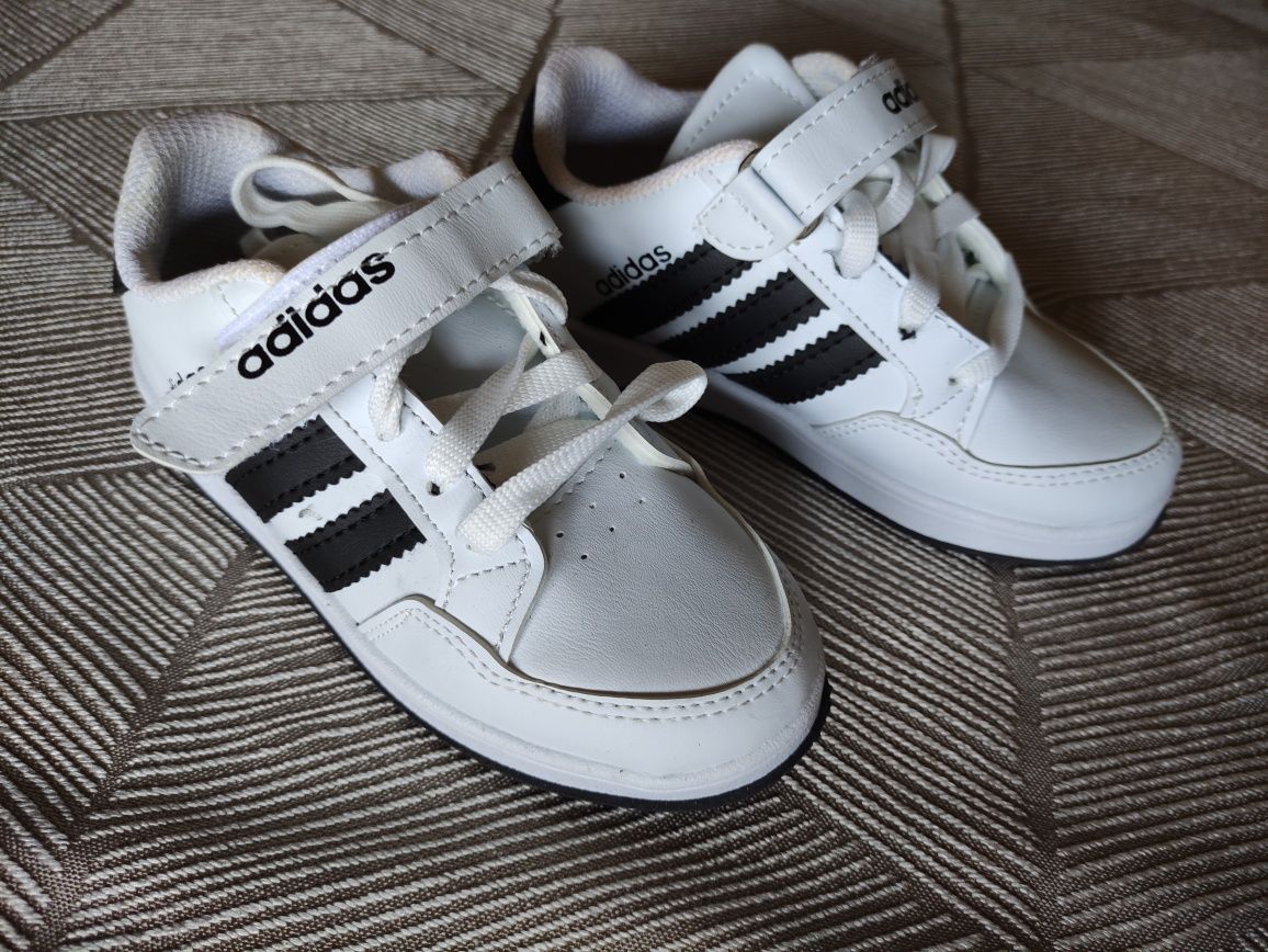 Białe skórzane sneakersy dziecięce Adidas, NOWE, r.30, 18cm