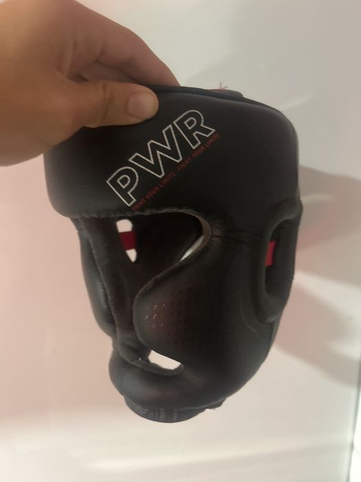Capacete de boxe usado mas com nada a dizer