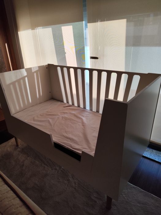 Cama de criança casa mãe