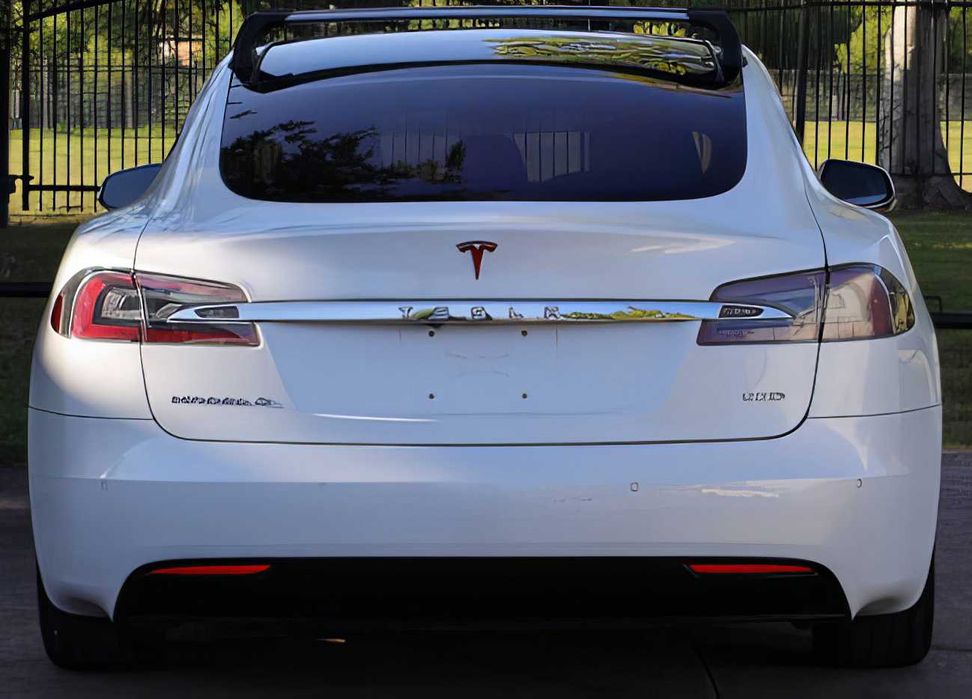 Tesla Model S      2016