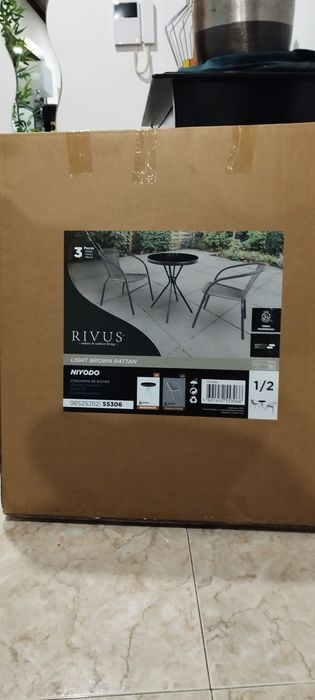 Mesa em ferro cinza e vidro temperado