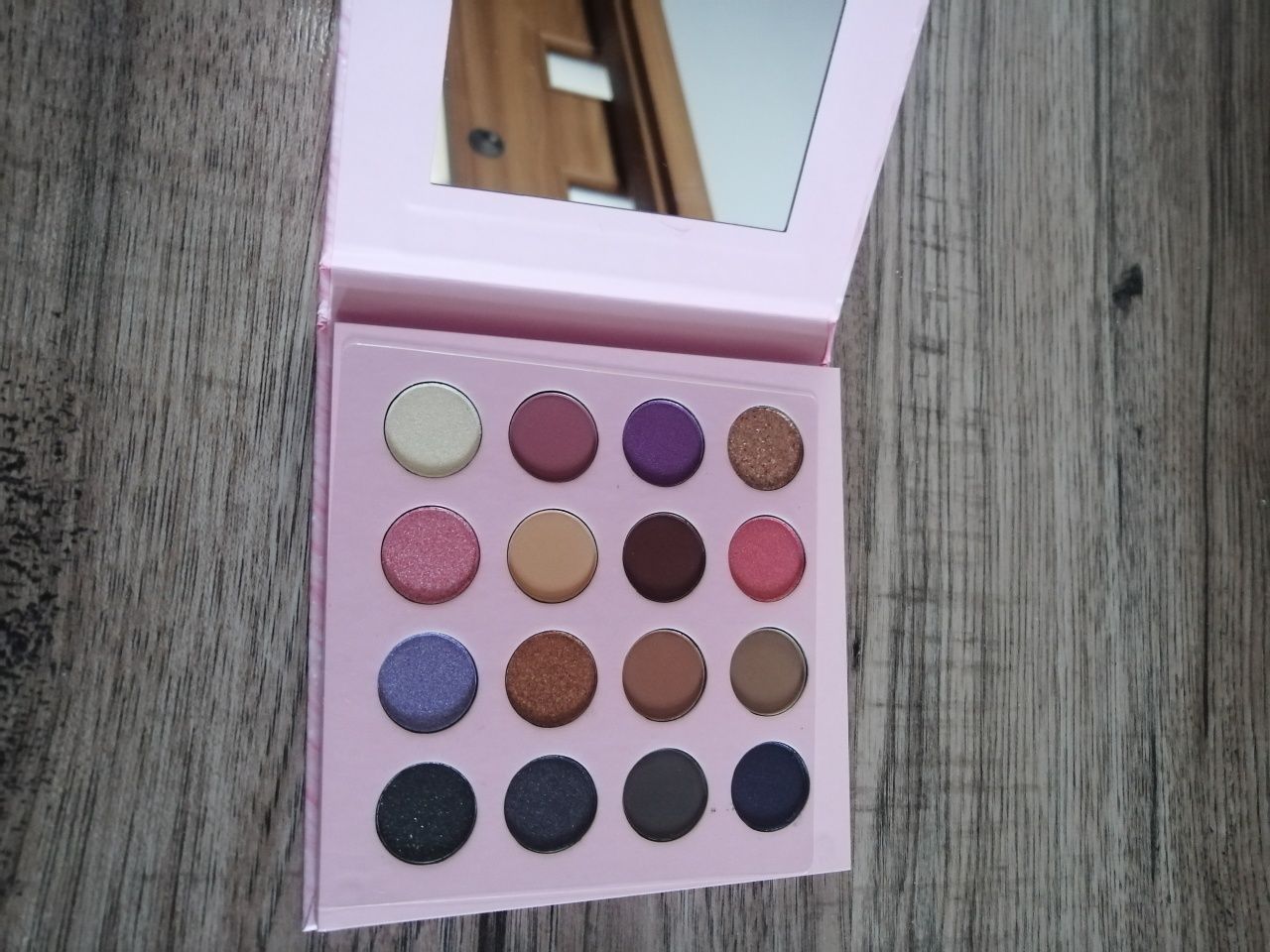 Dreamer makeup obsession paleta 16 cieni do powiek z lusterkiem