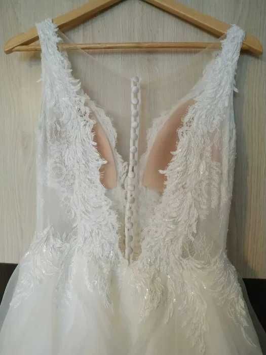 Suknia ślubna Agnes The One Ivory z welonem