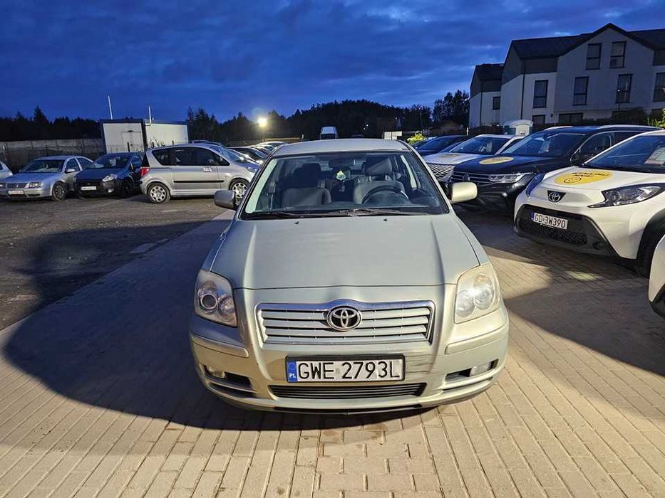 Toyota Avensis 2004r/hak/2.0 benzyna/147KM/opłaty aktualne/okazja