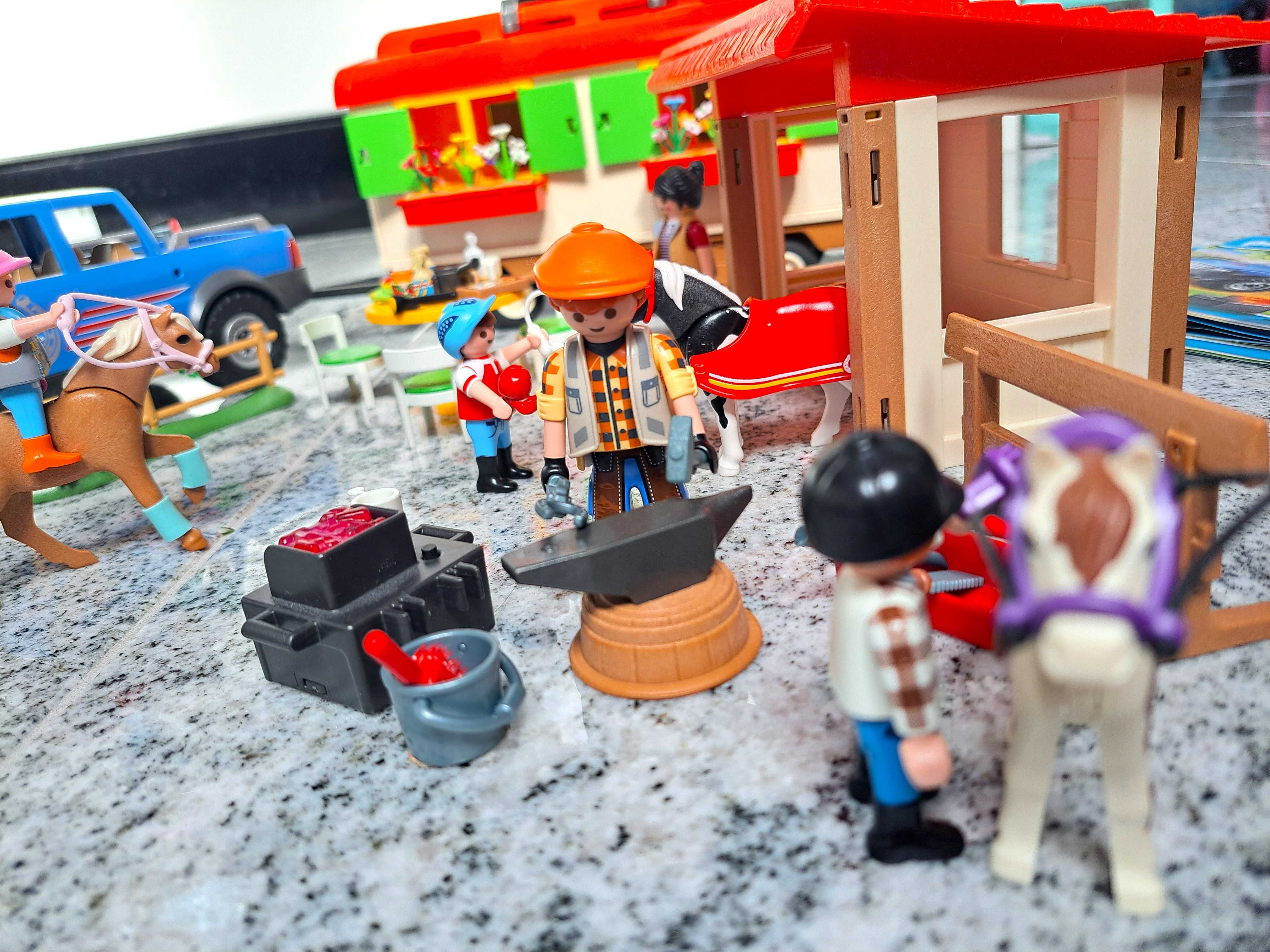 PLAYMOBIL 70510 i 70518 Konie, kowal, przyczepa kempingowa