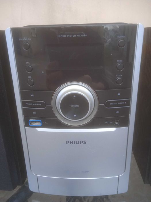 Wierza PHILIPS MCM 166/12 i Sony HCD-CP1 z głośnikami.