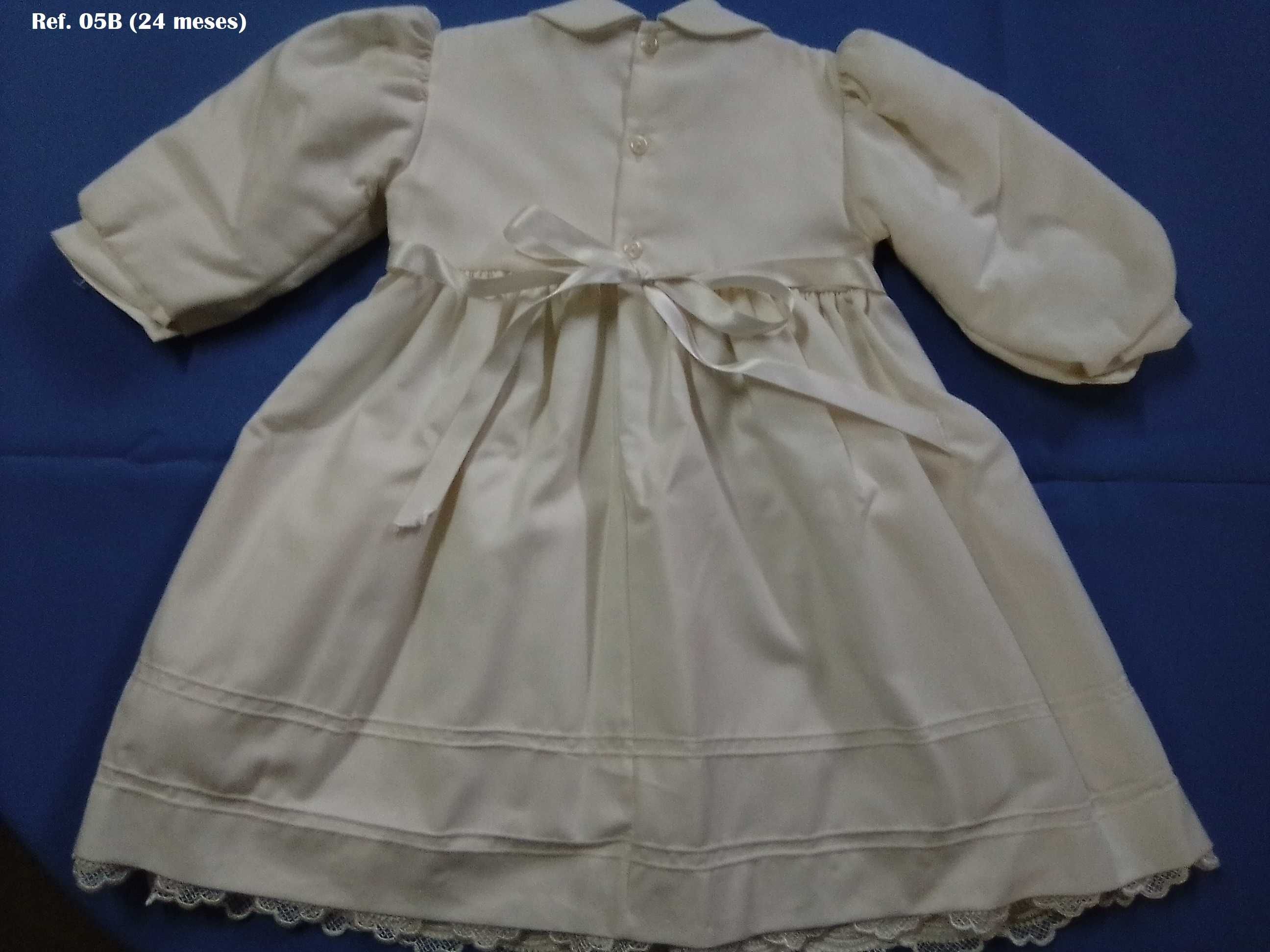 Vestidos de Batizado (vários modelos: 4 de 18 meses e 1 de 24 meses)