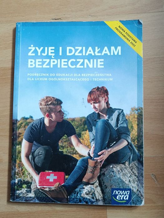 Sprzedam książkę do edukacji dla bezpieczeństwa (edb)