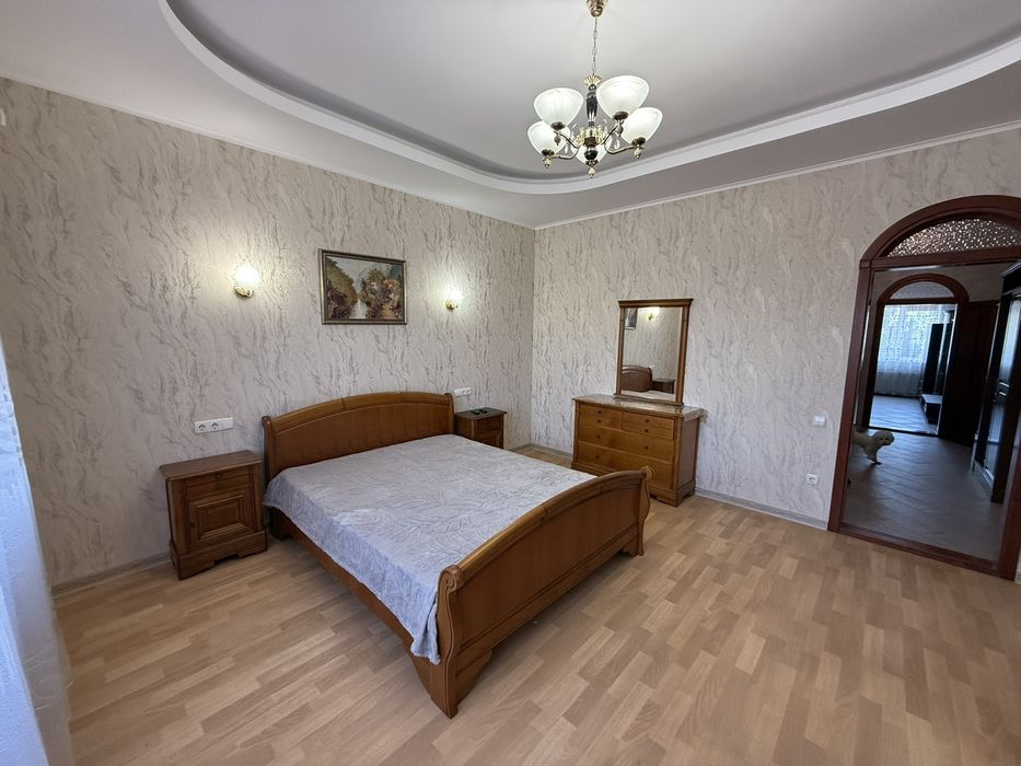 Сдам дом Архитекторская  с ремонтом 4 к 150 м ,место для авто! Киевски