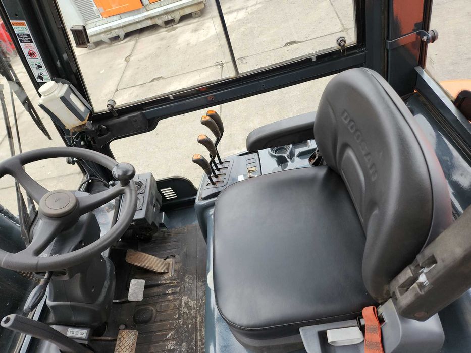 Wózek widłowy Doossan D25 S5  z obrotnicą - 2017 r -3000 mth