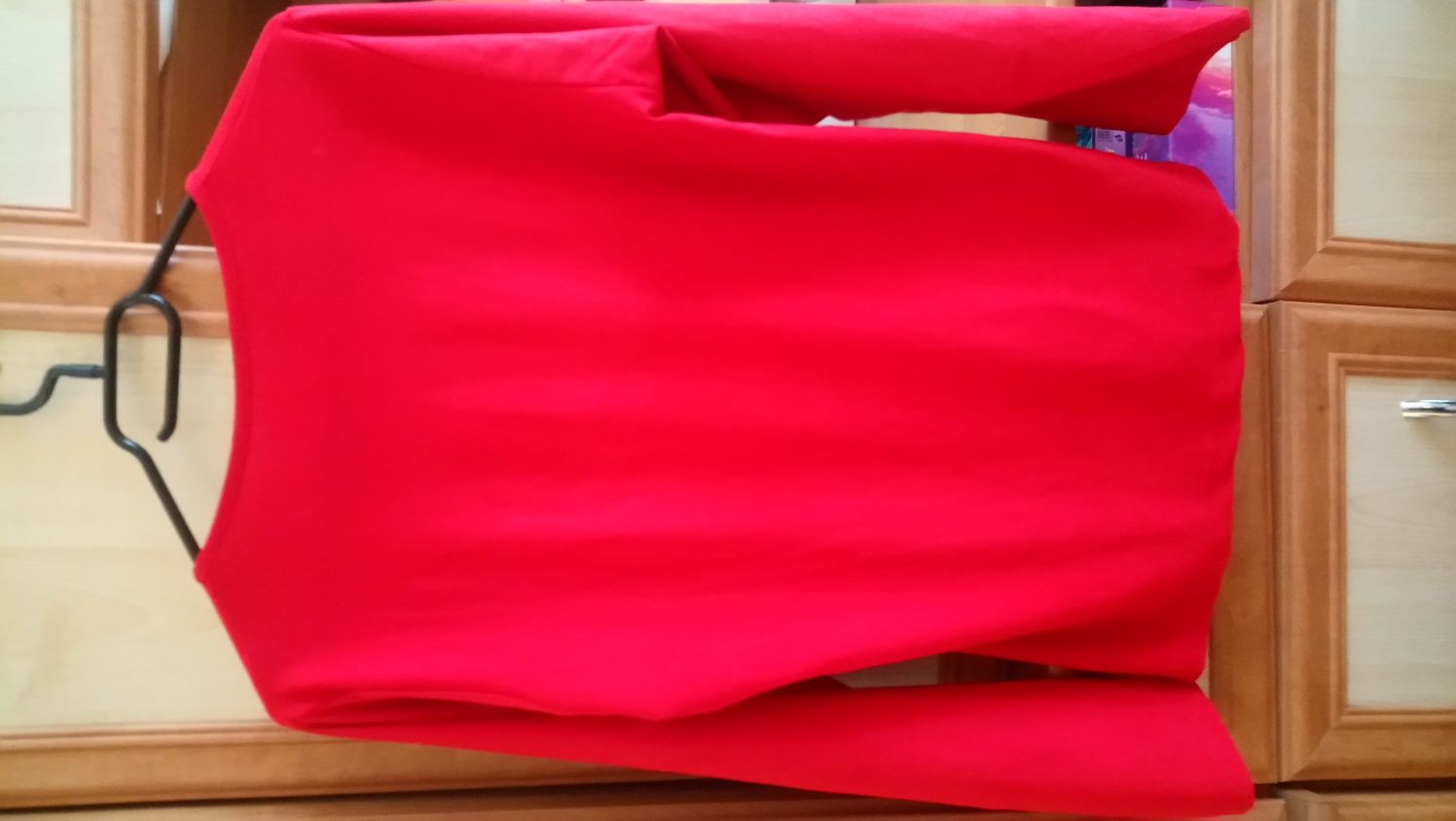Czerwona bluzka na długi rękaw ze zdobieniem L/XL