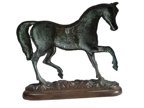 Mosiężna figurka konia vintage – ozdoba kolekcjonerska retro