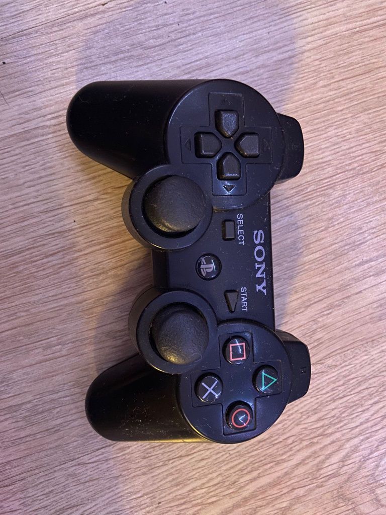 Konsola PS3 pad kierownica i 2 gry