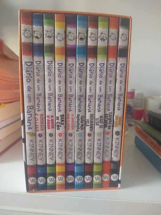 Box novíssima com 10 livros Diário de um Banana -  e com Pôster