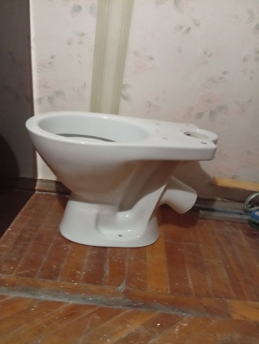 Продам унитаз- компакт м бачком фирмы kolo  а очень хорошем состоянии