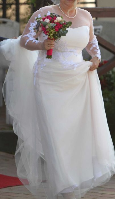 Suknia ślubna w stylu klasycznym, elegancka, rozmiar 44-46