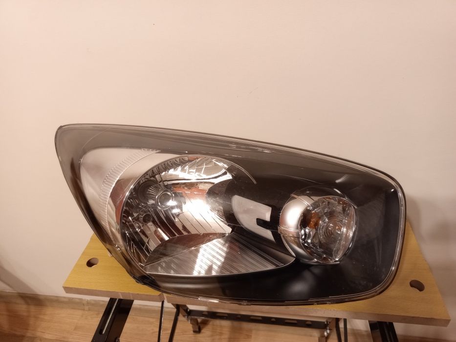 Kia Picanto III lampa przednia prawa