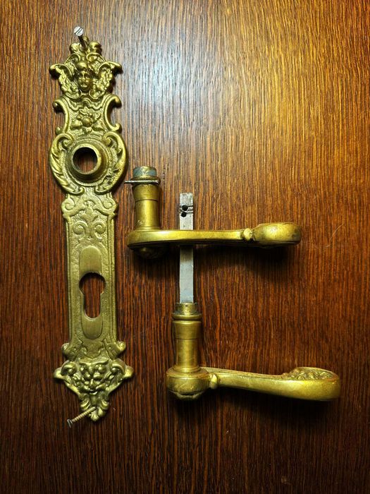 Klamki z mosiądzu stare, stylowe  – 3 komplety, unikat !!!