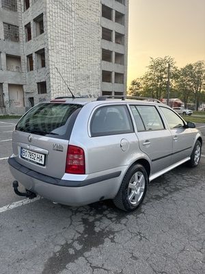 Шукаю водія на авто під таксі