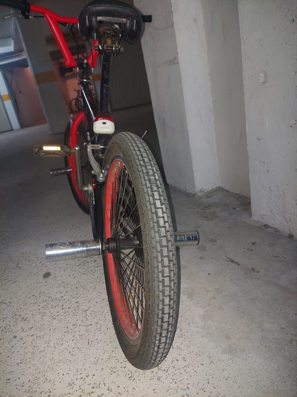 Bicicleta BMX como  nova