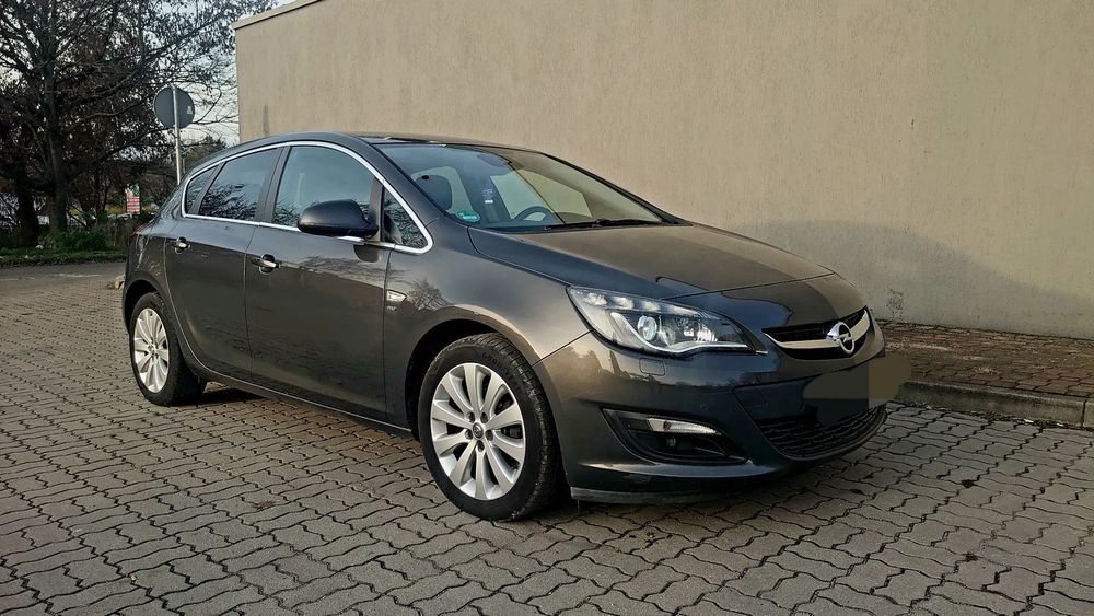 Opel Astra 1,4 Turbo Exklusiv Kamera Skóra Bezwypadkowa Zarejestrowana